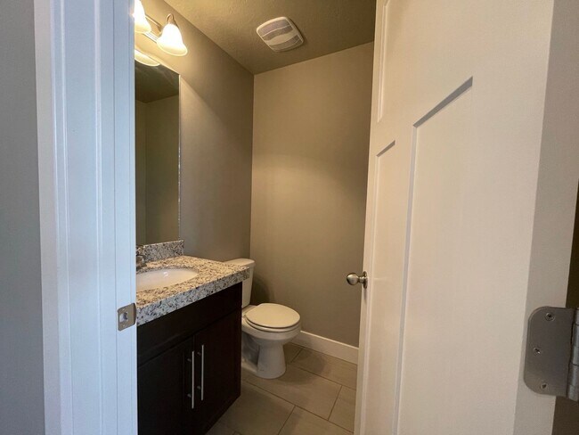 Building Photo - Move-In Ready Home in the Heart of Sandy