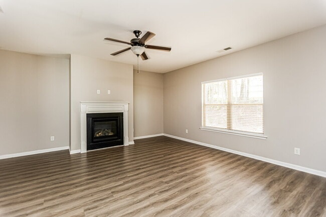 Building Photo - 136 Camellia Way