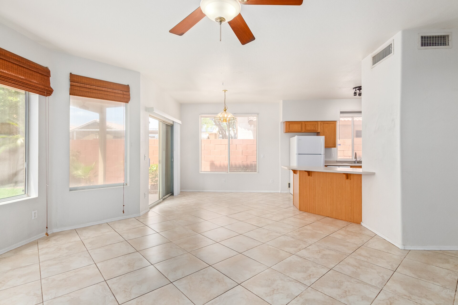 Building Photo - 3316 E Tierra Buena Ln