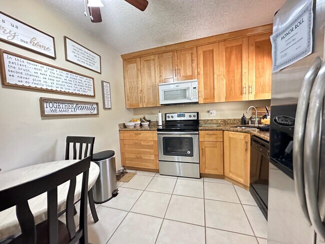 Building Photo - 4509 Carambola Cir S