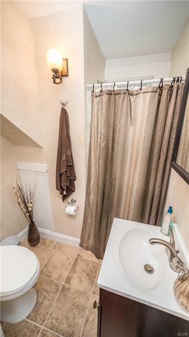 3rd floor full bathroom - 908 Porter St