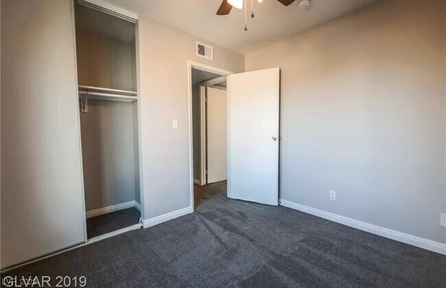 Building Photo - 1511 Living Desert Dr