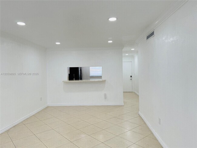 Building Photo - 1100 W 35th St