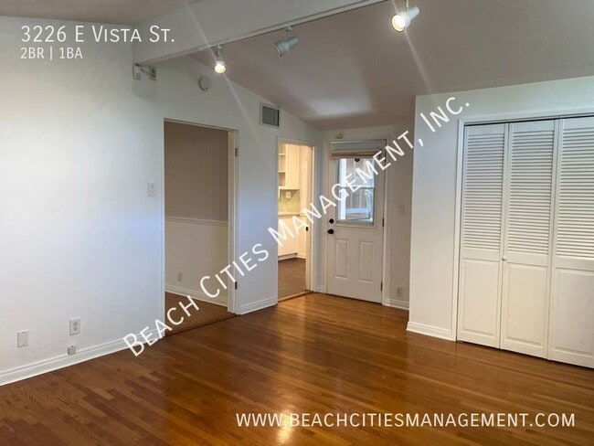 Building Photo - 3226 E Vista St