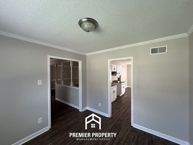 Building Photo - Charming 3 Bedroom Rental on Palgrave Lane - Open Kitchen & Fenced Yard