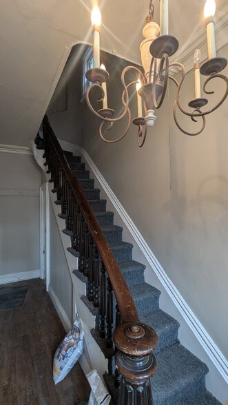 Building Photo - 136 Dove St