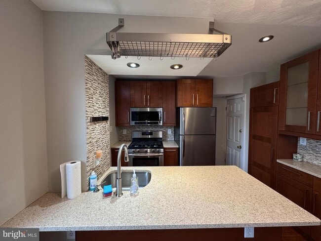 Building Photo - 1600 Princess St