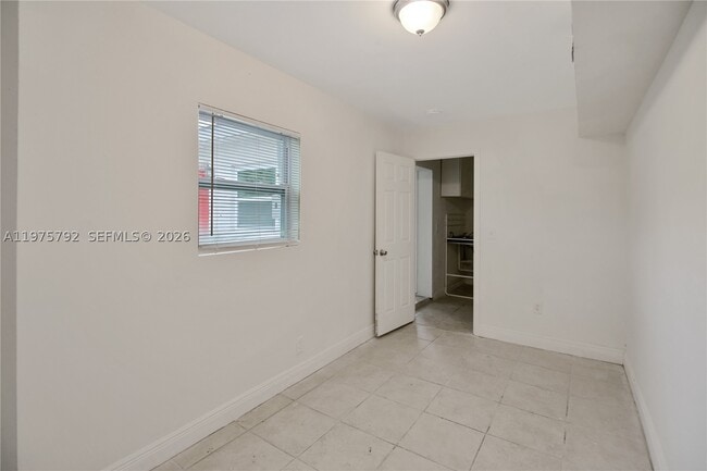 Building Photo - 1160 W 26th St