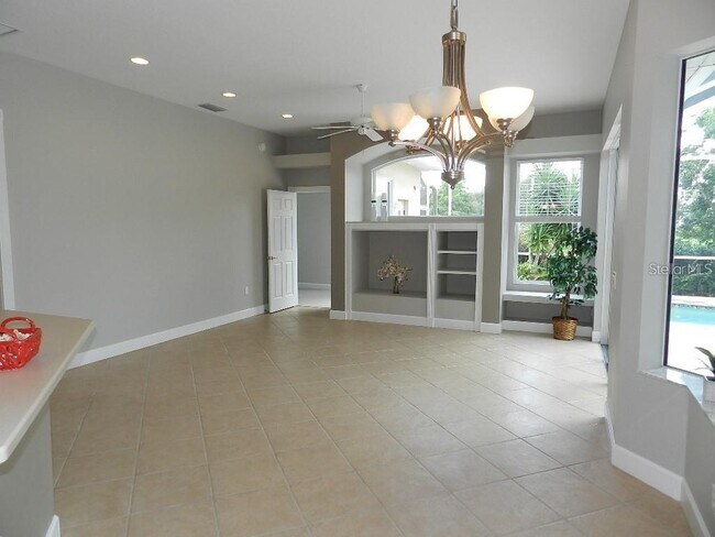 Building Photo - 13335 Purple Finch Cir