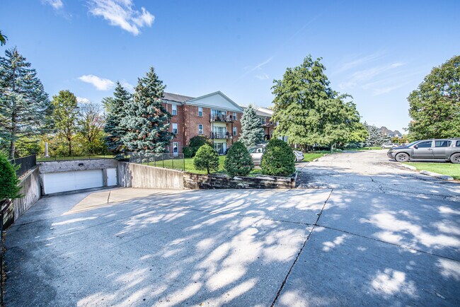 Building Photo - 5101 Carriage Way Dr