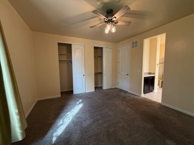 Building Photo - 15952 Village Cir E