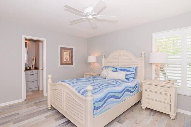 Building Photo - 4031 NE Breakwater Dr