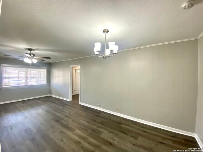 Building Photo - 178 Sweetbriar Ave