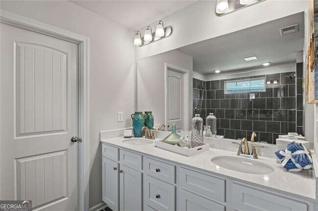 Building Photo - 213 Chiswick Lp