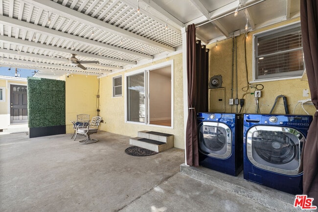 Building Photo - 4221 Stewart Ave