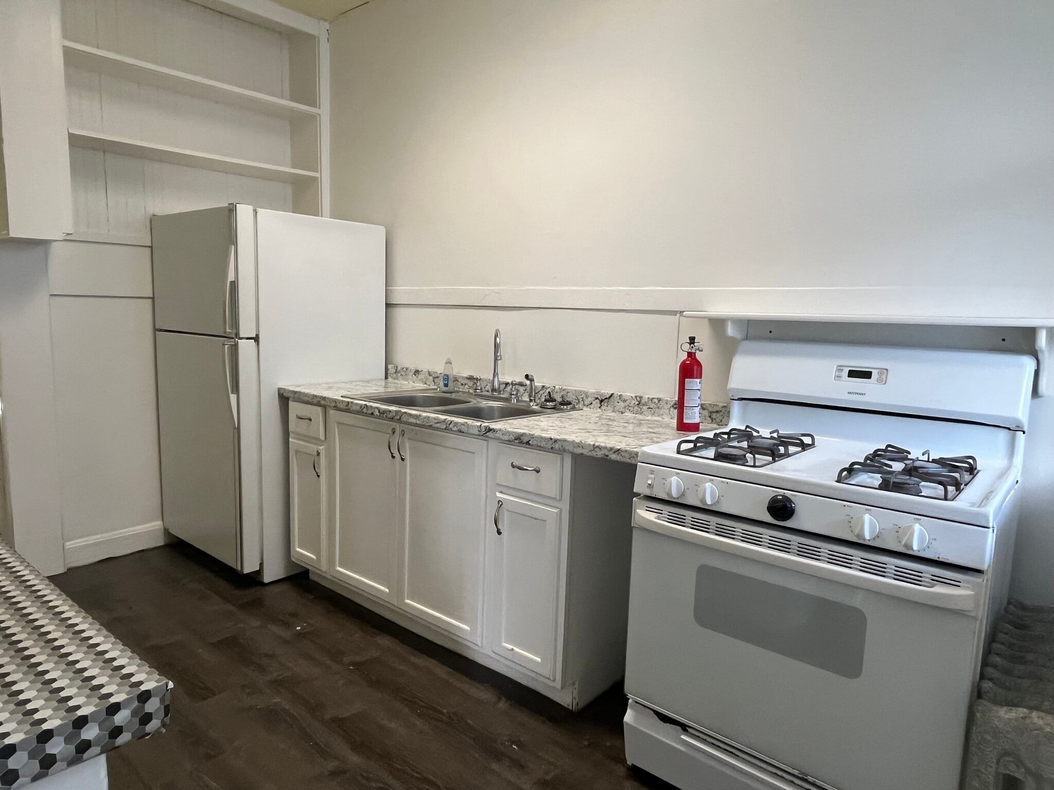 Kitchen - 816 N Sheridan St
