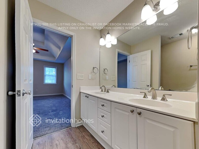 Building Photo - 4017 St George Walk SW