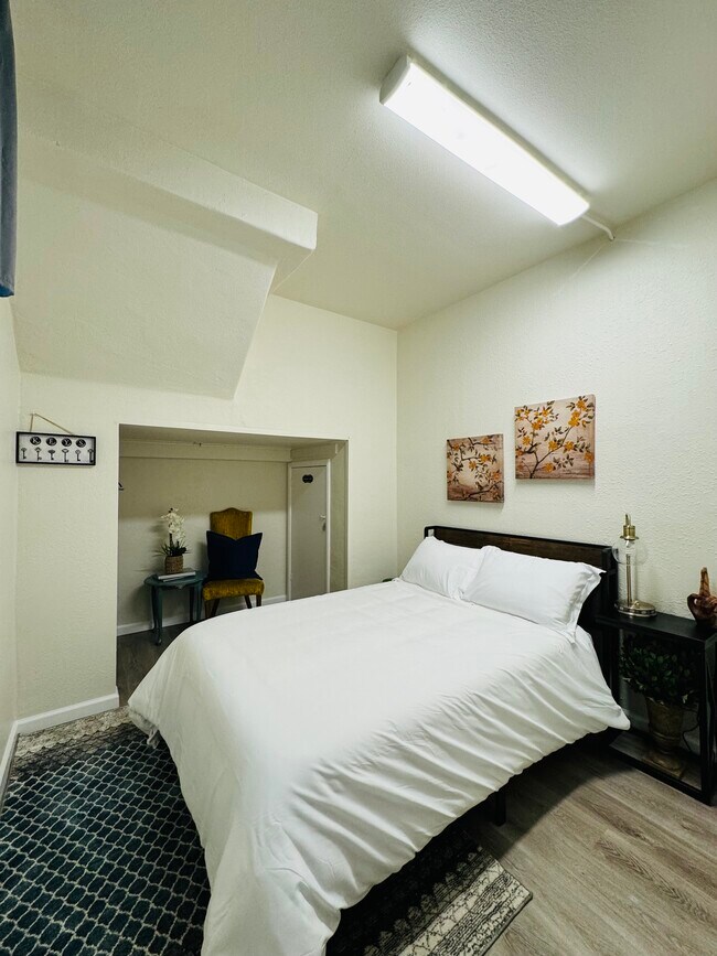 Building Photo - 4plex