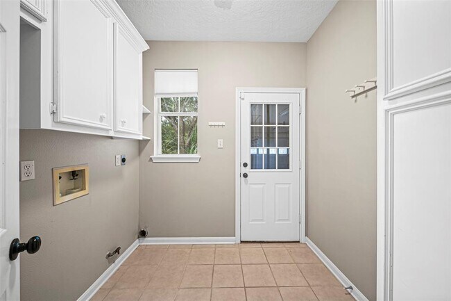 Building Photo - 2452 Ripplewood Dr