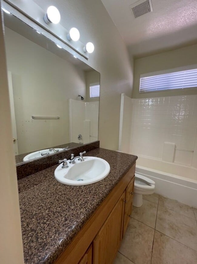 Building Photo - MOVE-IN READY 4BR/3BA SINGLE FAMILY HOME I...