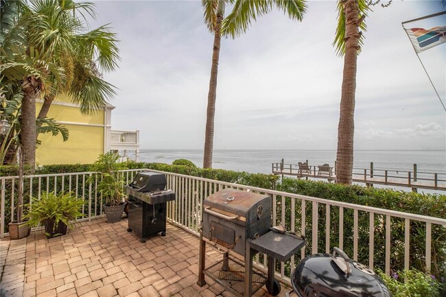 Building Photo - 5110 Coquina Key Dr SE