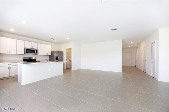 Building Photo - 4098 Lattuca