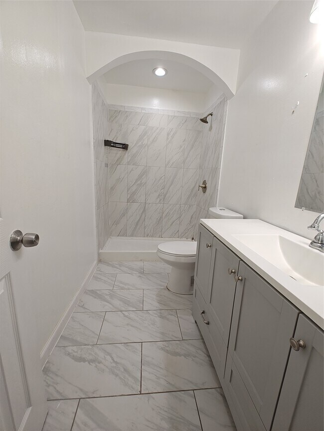 Building Photo - 2252 Shadowdale Dr