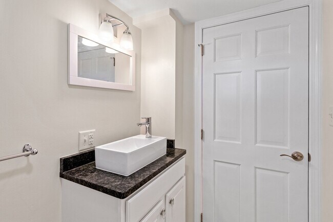 Building Photo - 157 Lake Ave