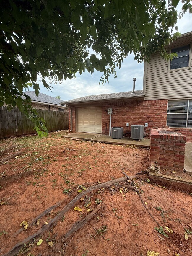 Building Photo - 8902 Aaron Dr