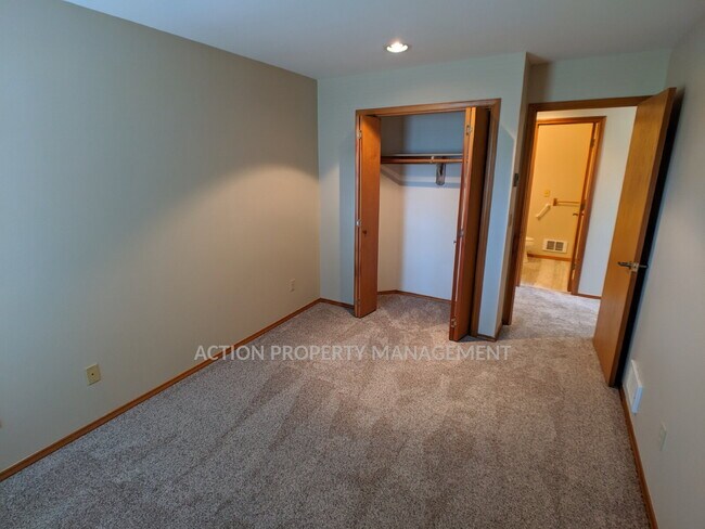 Building Photo - 3 bed 2 bath in Sherwood Village