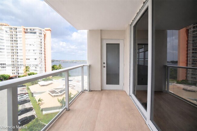 Building Photo - 1351 NE Miami Gardens Dr