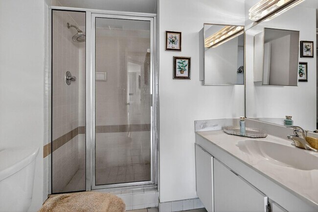 Building Photo - 18151 NE 31st Ct