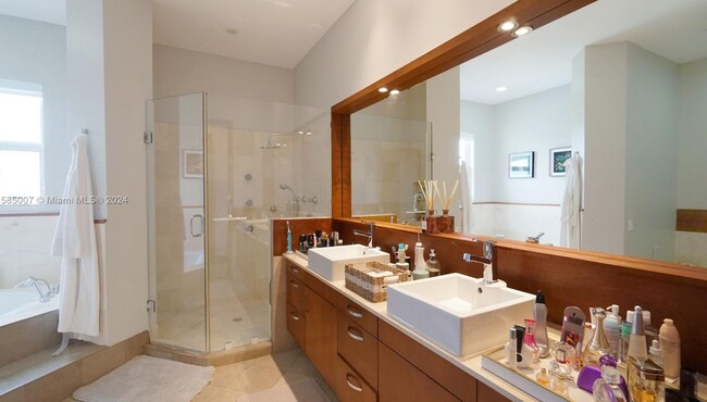 Building Photo - 7031 NW 113th Ct