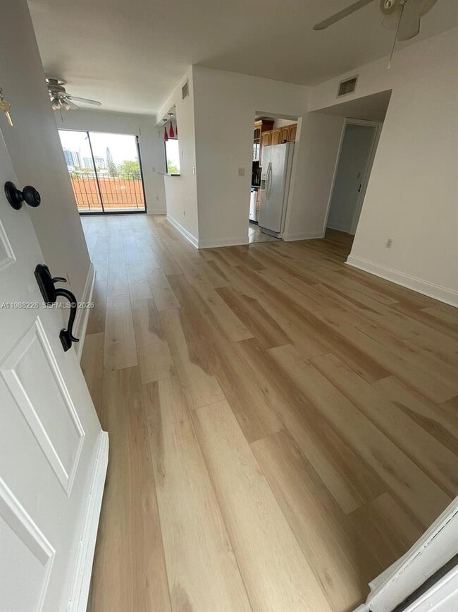 Building Photo - 7626 Byron Ave