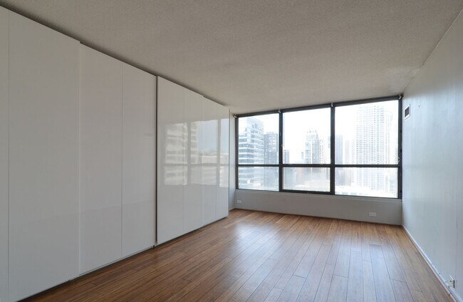 Building Photo - 405 N Wabash Ave
