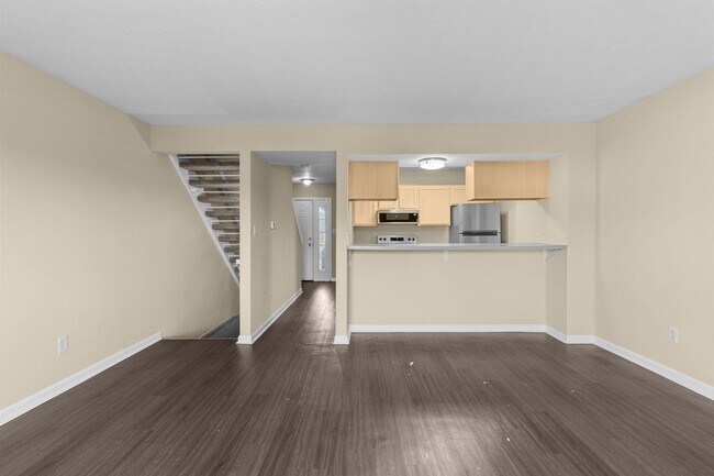 Building Photo - Spacious 3-Bed, 2.5-Bath Home – In-Unit Laundry, 2-Car Garage, and Pet Friendly