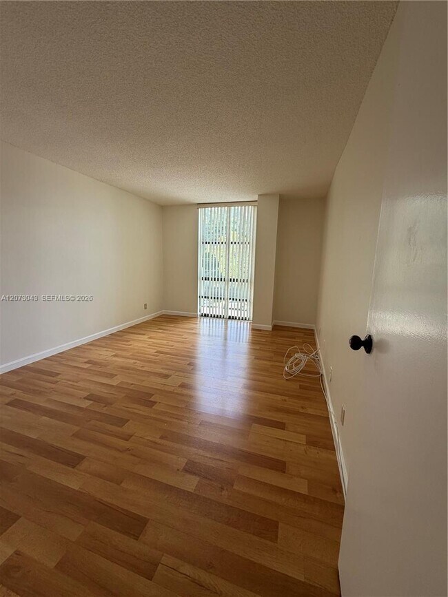 Building Photo - 1825 W 44th Pl