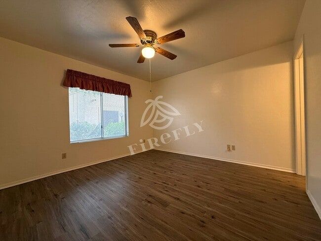 Building Photo - 1111 W Summit Pl