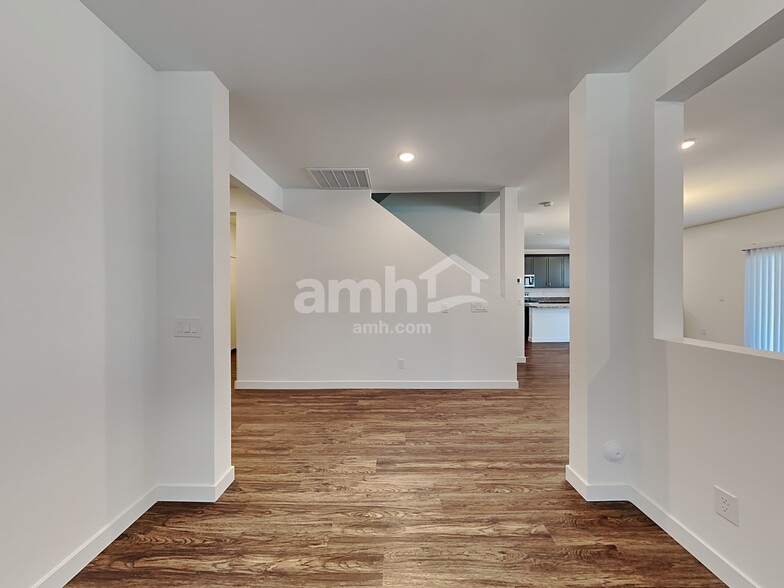 Building Photo - 10526 W Atlantis Wy