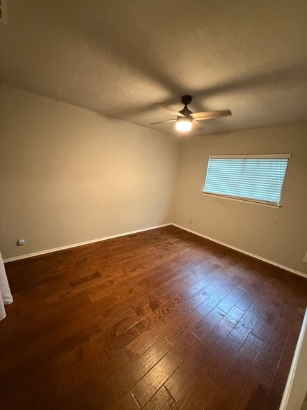 Building Photo - 3932 Chimney Springs Dr