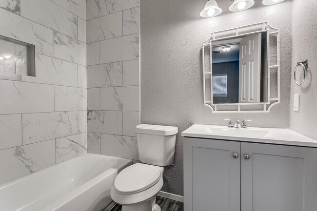 Building Photo - 4-BEDROOM ON CUL DE SAC IN SUNRISE