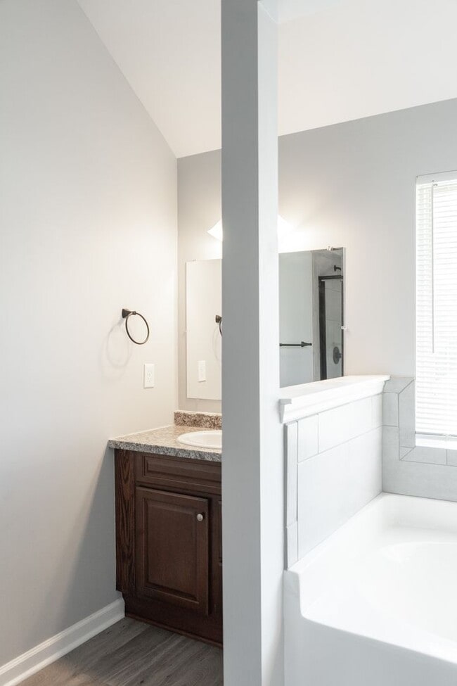 Building Photo - 2624 Leland Dr