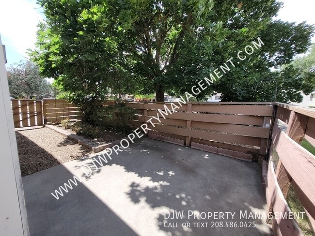 Building Photo - 2060 S Colorado Ave