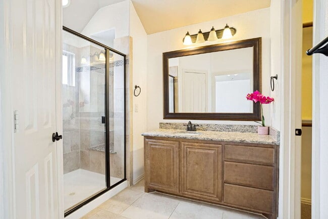 Building Photo - Spacious & Charming Home in Desirable Savannah Community