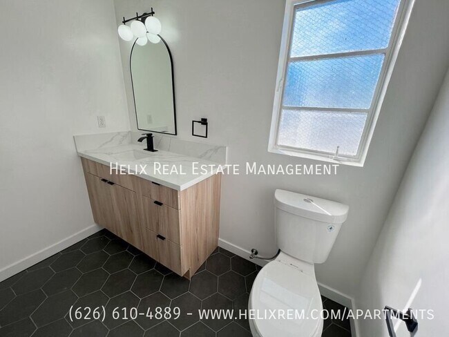 Building Photo - 1313 Huntington Dr