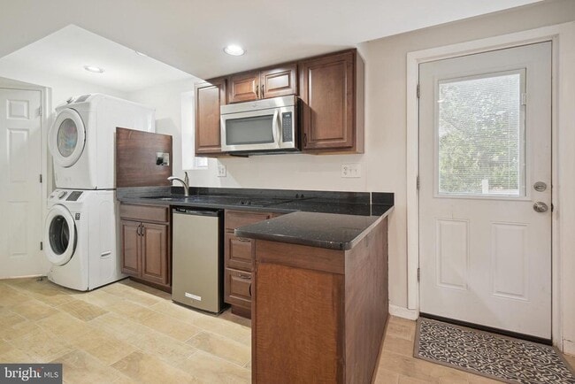 Building Photo - 5817 Greentree Rd