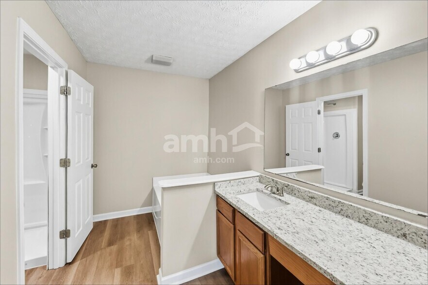 Building Photo - 368 Evergreen Cir