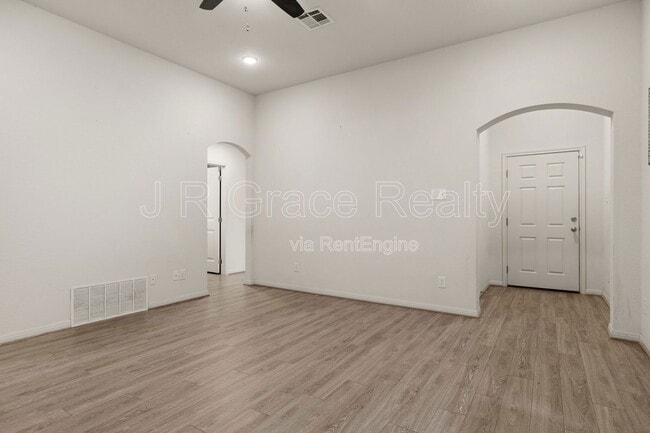 Building Photo - 114 Tomahawk Dr
