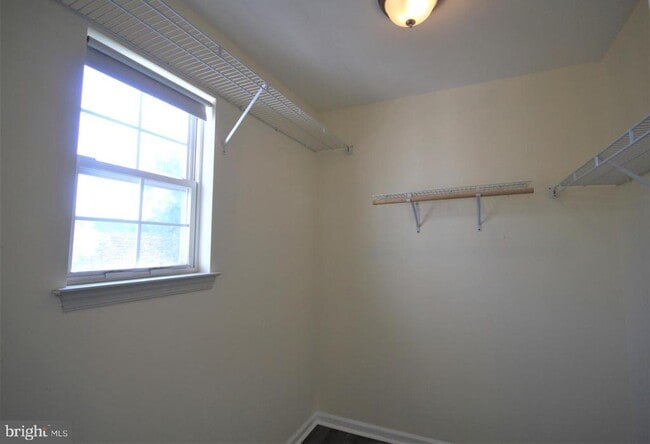 Building Photo - 4000 Quaker Ct
