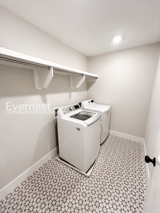 Building Photo - Spacious 3-Bedroom Home in a Family-Friendly Community / Pet Friendly / Available Now!/